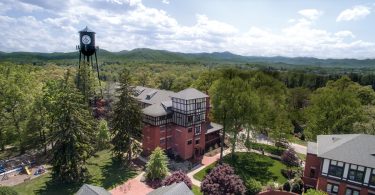 Arts and Sciences Engage Students at Asheville School